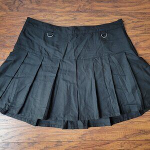 HOT TOPIC Black Pleated D-Ring Skirt sz 2 Plus EUC Cosplay Costume Schoolgirl